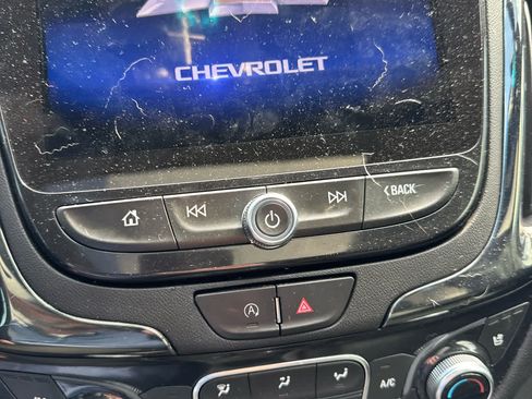 Used 2023 Chevrolet Equinox Premier image 9