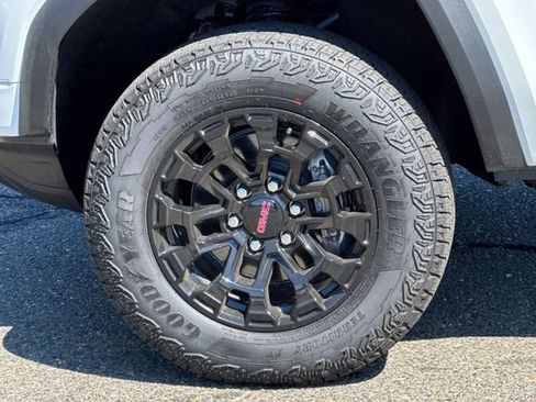 New 2026 GMC Canyon Elevation w/ Convenience Package RWD image 31