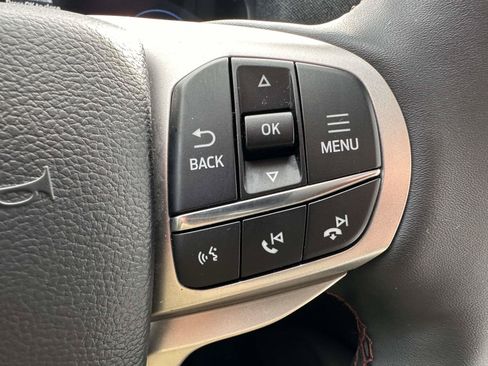 Used 2025 Ford Explorer Active w/ Active Comfort Package AWD/4WD image 19