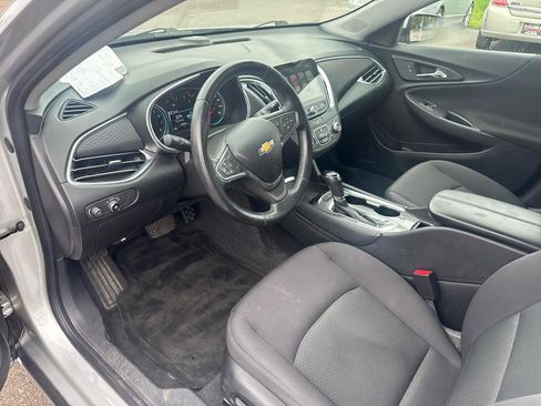 Used 2017 Chevrolet Malibu LT FWD image 9