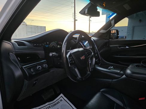 Used 2017 Cadillac Escalade Platinum image 9