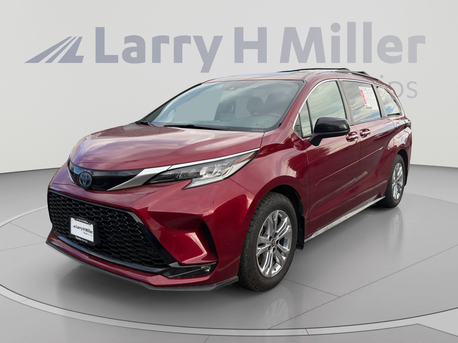 Used 2022 Toyota Sienna XSE w/ XSE Plus Package AWD/4WD image 1