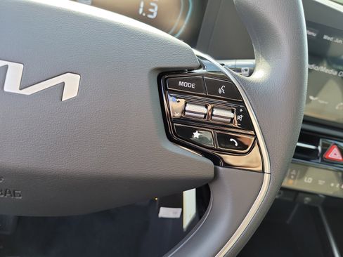 New 2026 Kia Niro LX FWD image 24