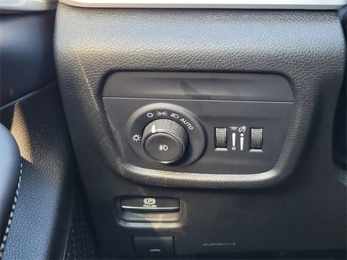 Used 2024 Jeep Grand Cherokee Limited image 38