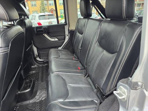 Used 2013 Jeep Wrangler Unlimited Sahara w/ Connectivity Group AWD/4WD image 12
