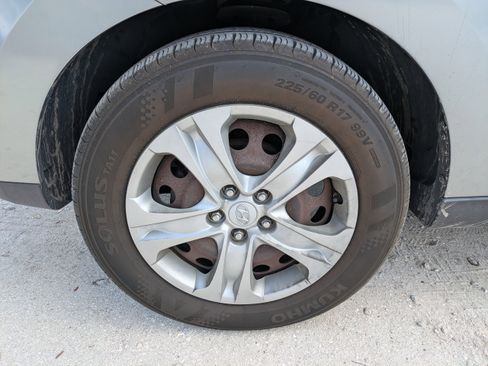 Used 2011 Hyundai Tucson GL image 10