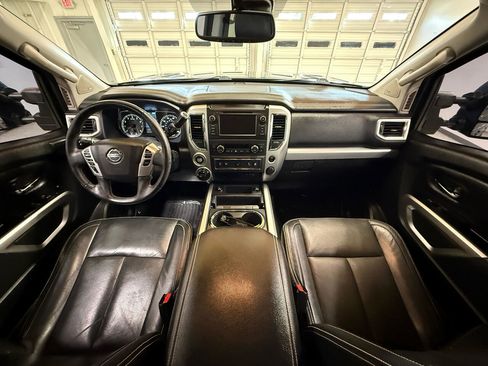 Used 2019 Nissan Titan PRO-4X w/ Pro-4x Convenience Package image 25