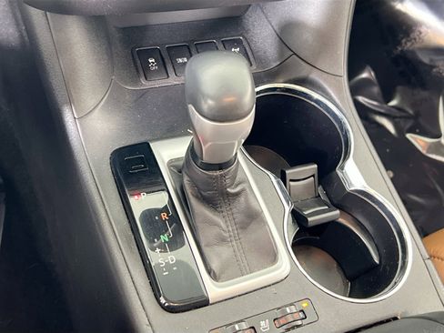 Used 2019 Toyota Highlander Limited image 16