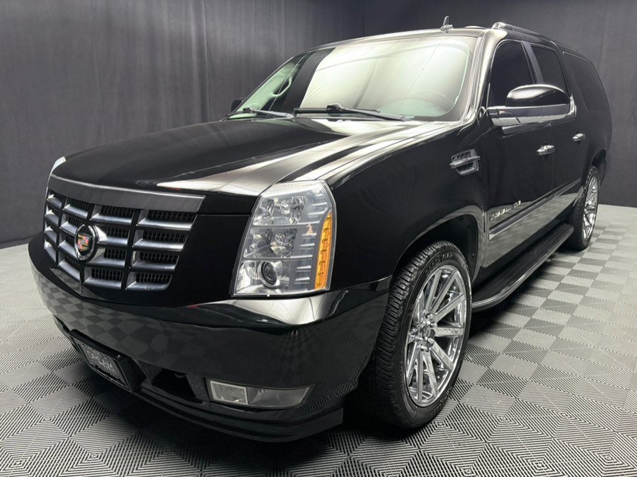 Used 2013 Cadillac Escalade ESV Luxury AWD/4WD image 2