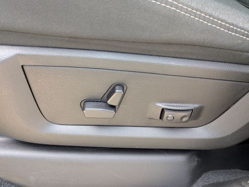 Used 2026 RAM 2500 Big Horn AWD/4WD image 9
