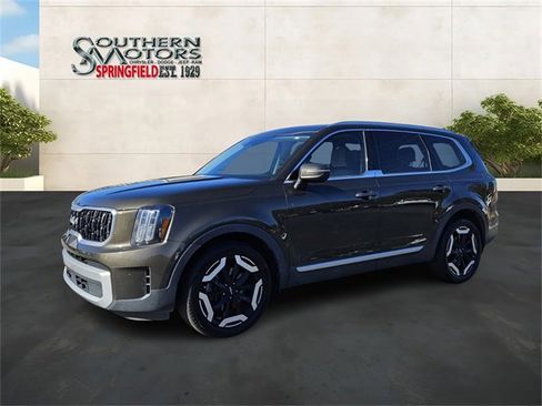 Used 2023 Kia Telluride EX w/ EX Captain's Chair Package image 1