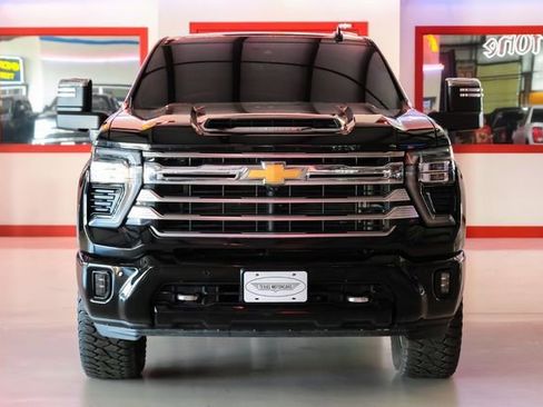 Used 2024 Chevrolet Silverado 2500 High Country w/ High Country Premium Package image 10