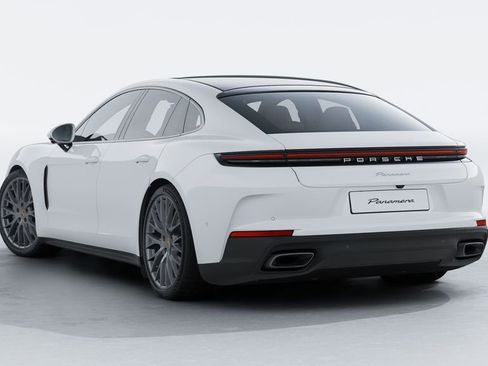Certified 2025 Porsche Panamera image 3