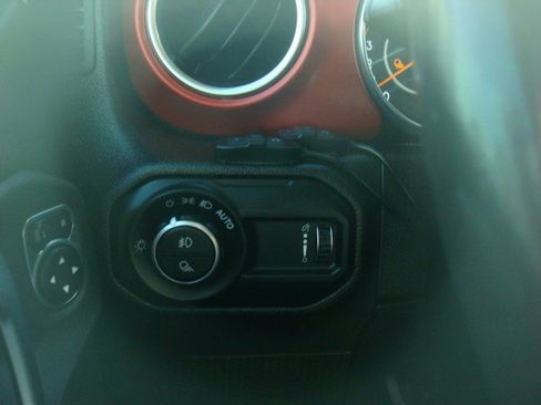 Used 2023 Jeep Gladiator Rubicon w/ LED Lighting Group AWD/4WD image 15