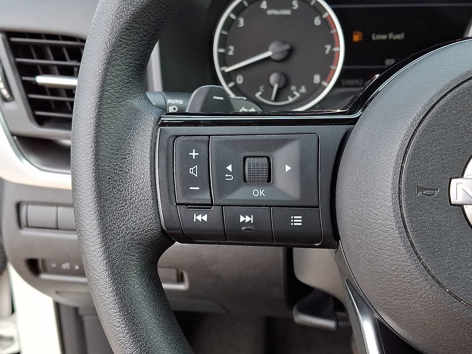 Used 2023 Nissan Rogue SV AWD/4WD image 23