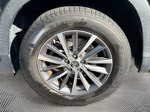 Used 2017 Toyota Highlander XLE image 35