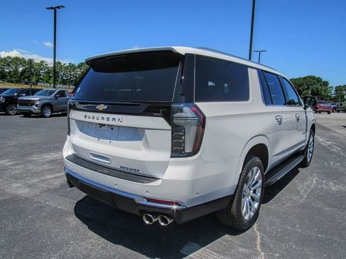 New 2025 Chevrolet Suburban Premier image 4