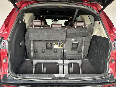 Used 2023 Toyota Sienna Platinum image 31