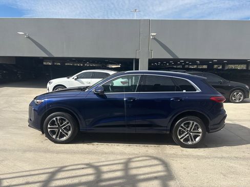 Used 2025 Audi Q5 Premium w/ Convenience Package image 9