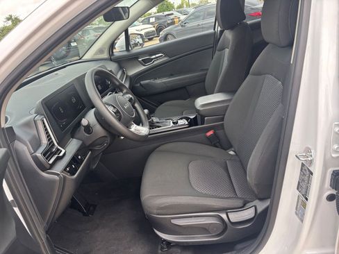 Used 2025 Kia Sportage LX FWD image 24