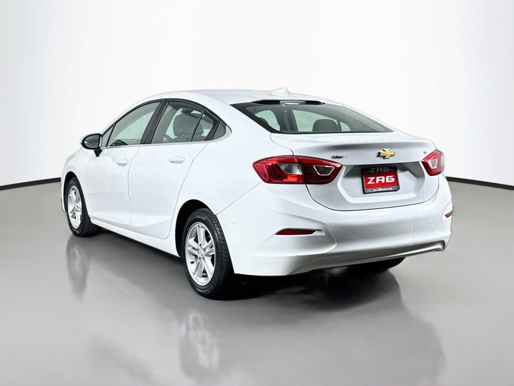 Used 2018 Chevrolet Cruze LT w/ LT Fleet Convenience Package FWD image 3