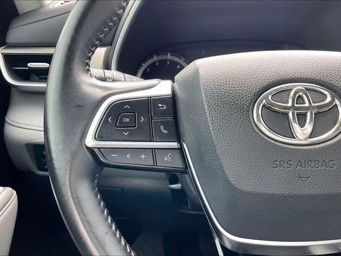 Used 2021 Toyota Highlander XLE image 10