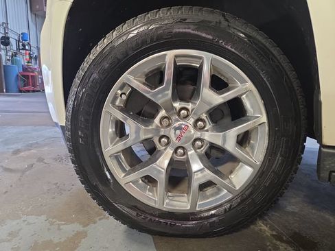 Used 2015 GMC Yukon SLT w/ Open Road Package AWD/4WD image 25