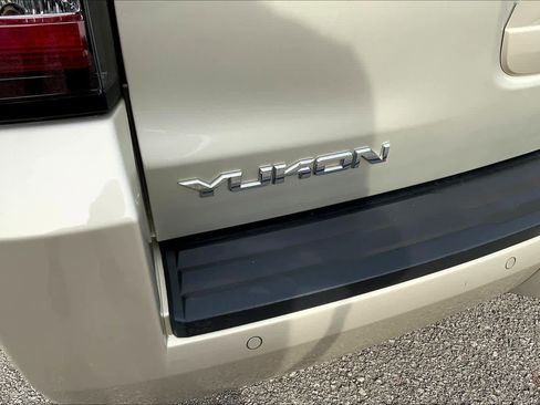 Used 2015 GMC Yukon SLT w/ Open Road Package image 28