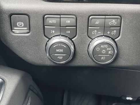 New 2026 GMC Sierra 3500 SLT image 21