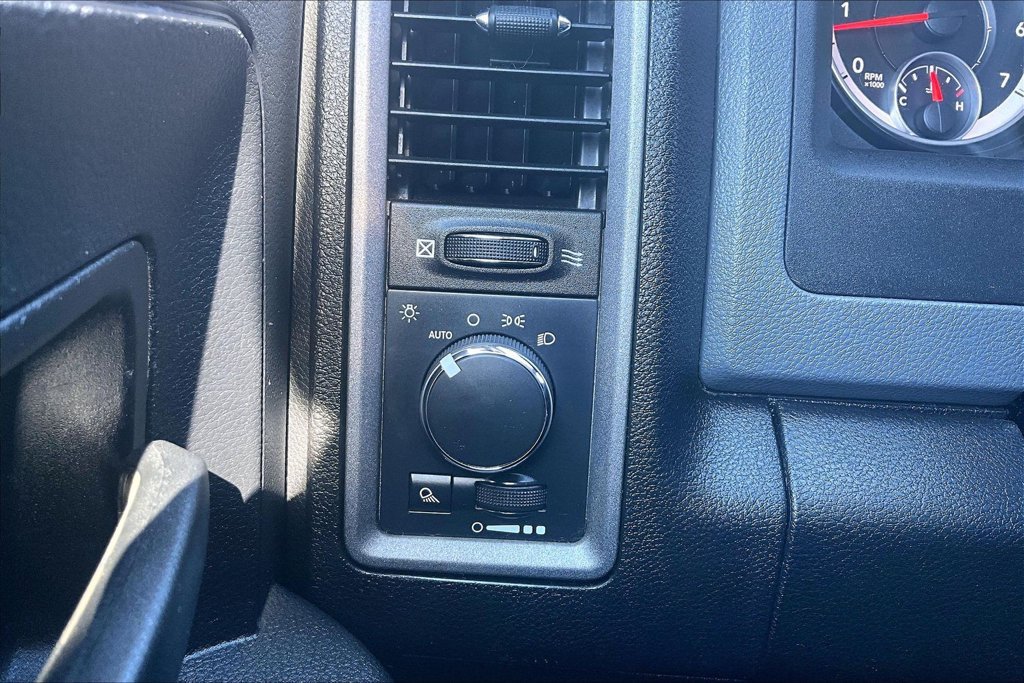 Used 2014 RAM 2500 Tradesman w/ Chrome Appearance Group AWD/4WD image 16