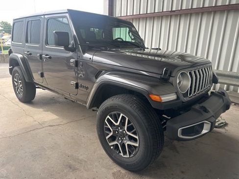 Used 2025 Jeep Wrangler Unlimited Sahara AWD/4WD image 2