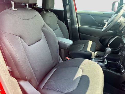 Used 2023 Jeep Renegade Latitude AWD/4WD image 28