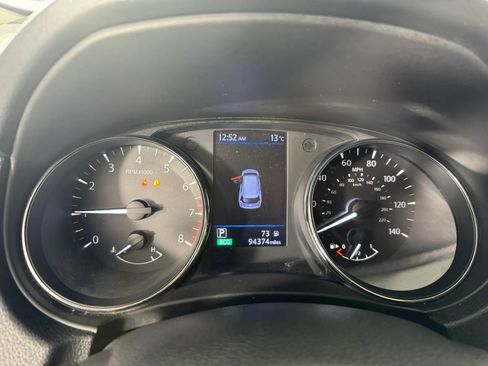 Used 2018 Nissan Rogue SV image 14