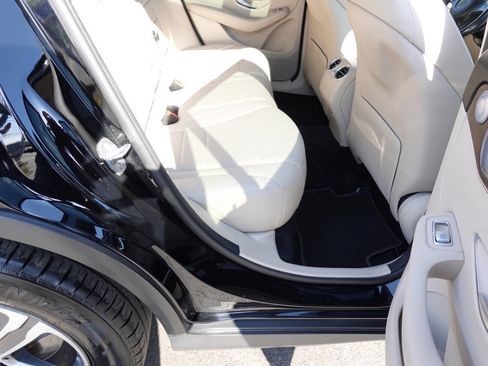 Used 2019 Mercedes-Benz GLC 300 4MATIC image 28