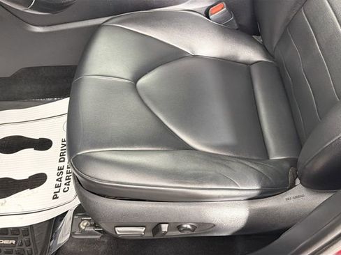 Used 2020 Toyota Highlander XLE AWD/4WD image 18