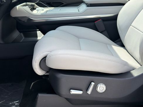 New 2026 Lincoln Navigator Reserve AWD/4WD image 18