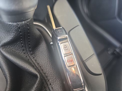 Certified 2025 Kia Soul LX w/ LX Technology Package FWD image 29