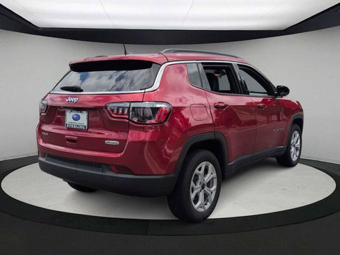 Used 2025 Jeep Compass Latitude AWD/4WD image 8