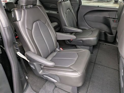 New 2026 Chrysler Pacifica Select image 27