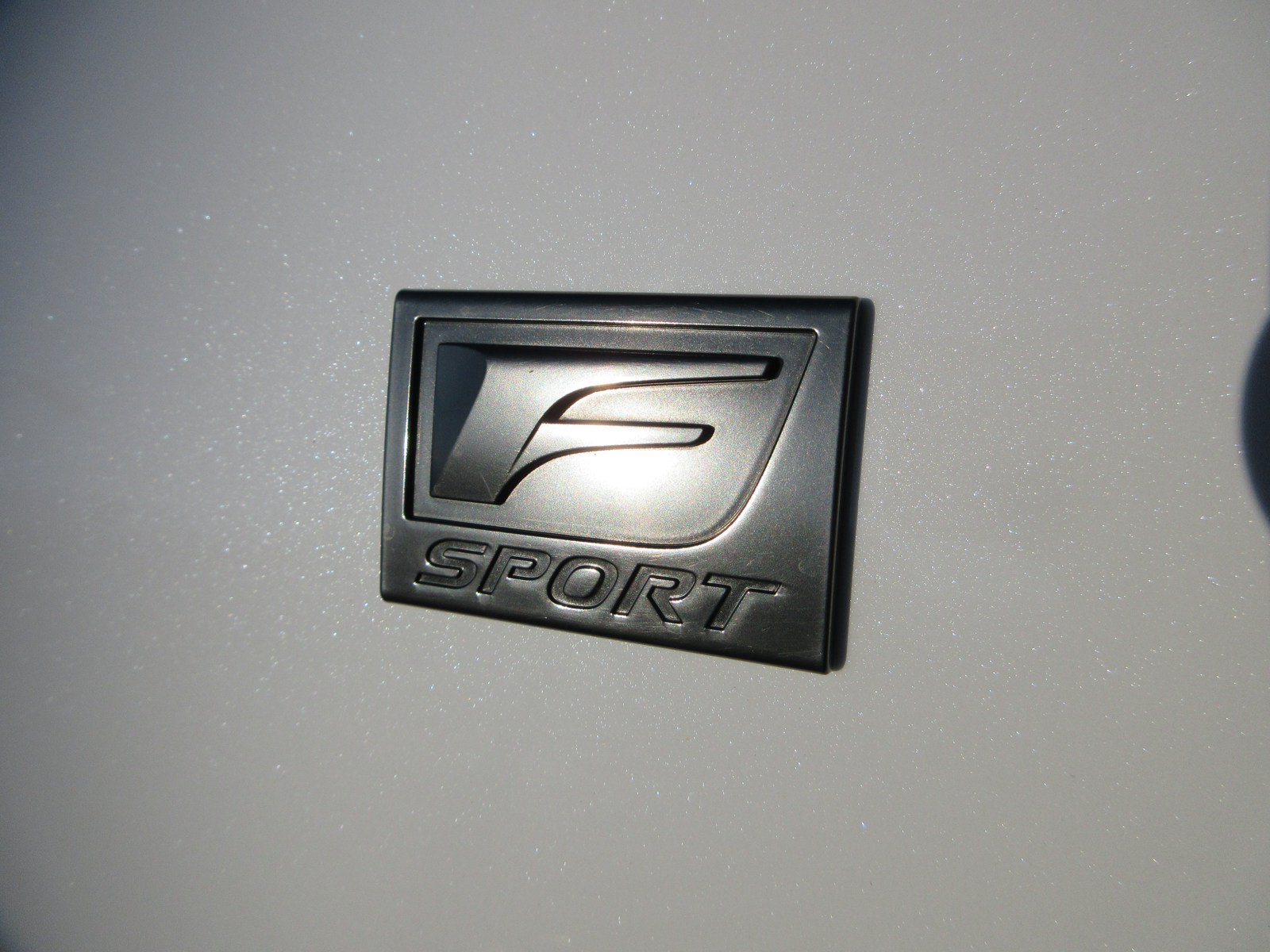 Used 2023 Lexus ES 300h w/ Accessory Package (Z2) FWD image 3