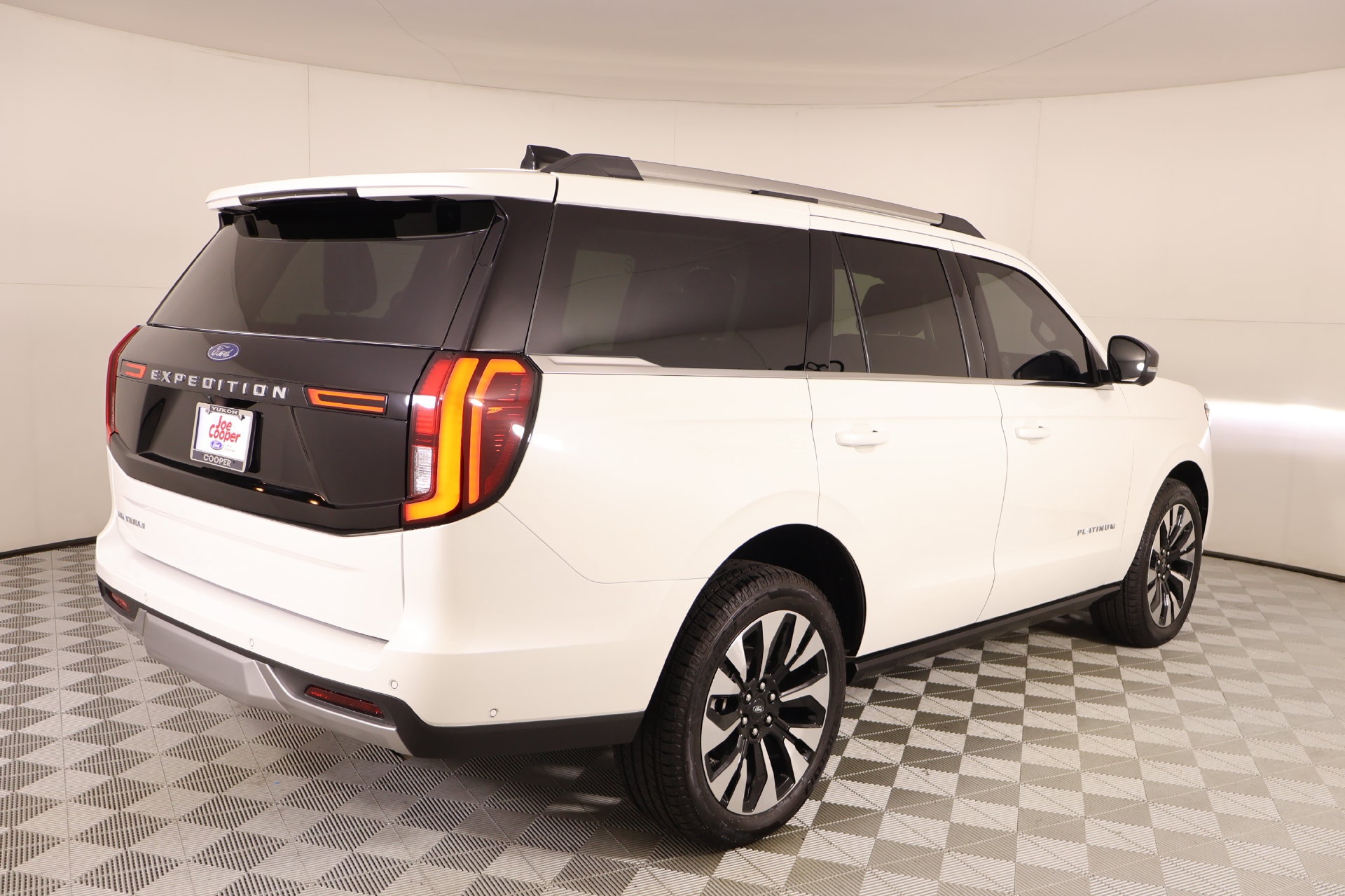Used 2025 Ford Expedition Platinum w/ Driver's Package AWD/4WD image 22