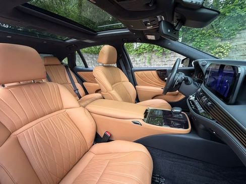 Certified 2024 Lexus LS 500 AWD image 29