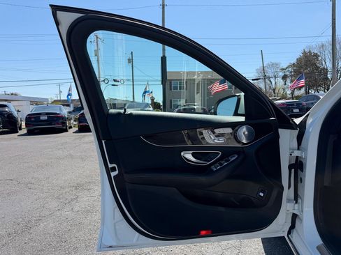 Used 2019 Mercedes-Benz C 300 4MATIC Sedan image 9