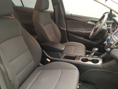 Used 2018 Chevrolet Cruze LT w/ Sun And Sound Package image 21