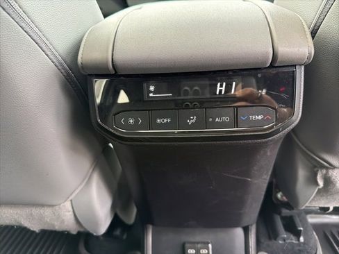 Certified 2022 Toyota Highlander XLE image 35
