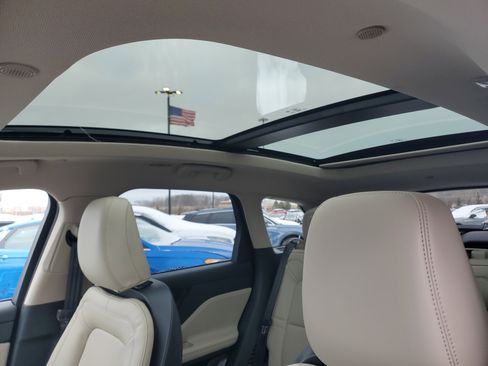 New 2026 Lincoln Corsair Premiere image 11