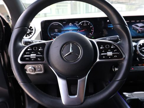 Used 2023 Mercedes-Benz GLA 250 4MATIC w/ Premium Package image 35