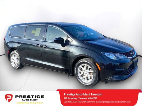Used 2020 Chrysler Voyager LX image 1