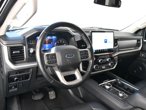 Used 2024 Ford Expedition XLT image 20