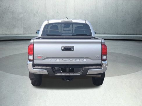 Certified 2021 Toyota Tacoma SR5 AWD/4WD image 18